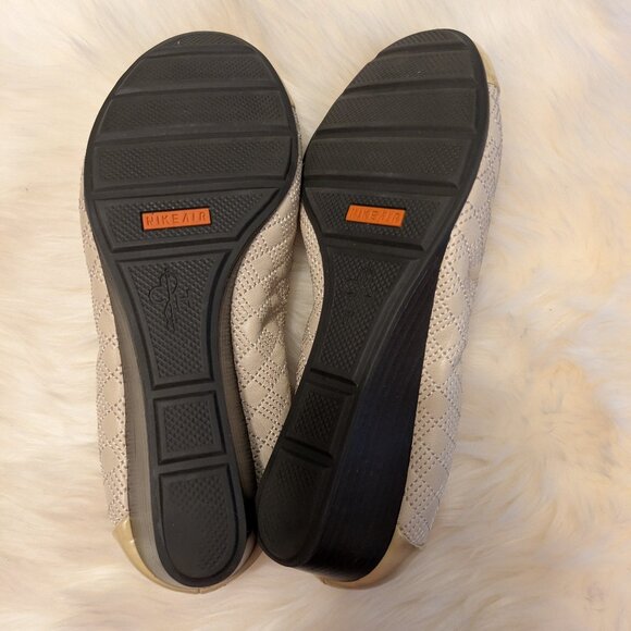 Cole Haan Air Tali Bow Tan Leather & Patent Cap-Toe Wedge - Picture 8 of 8